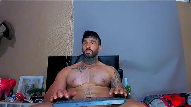 Snapshot of naugthy_dominant chatting on 01.25.25 naugthy dominant online show from 01.25.25