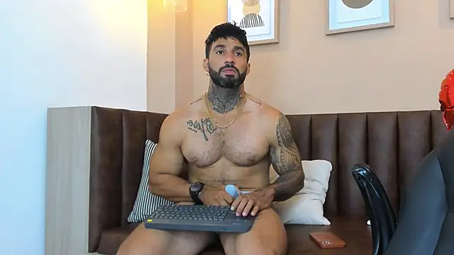 Snapshot of naugthy_dominant chatting on 02.10.25 naugthy dominant online show from 02.10.25