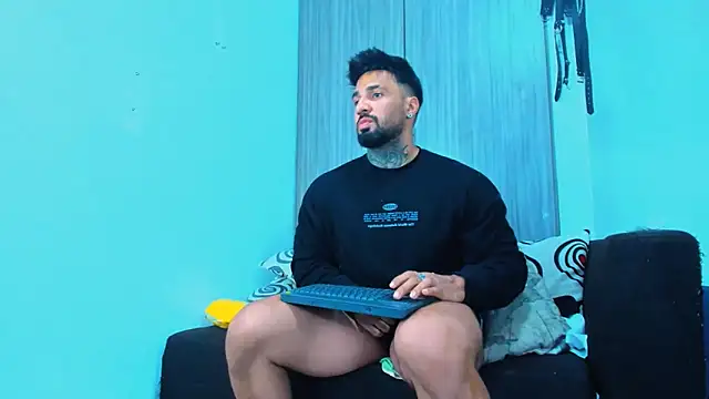 Snapshot of naugthy_dominant chatting on 10.03.25 naugthy dominant online show from 10.03.25