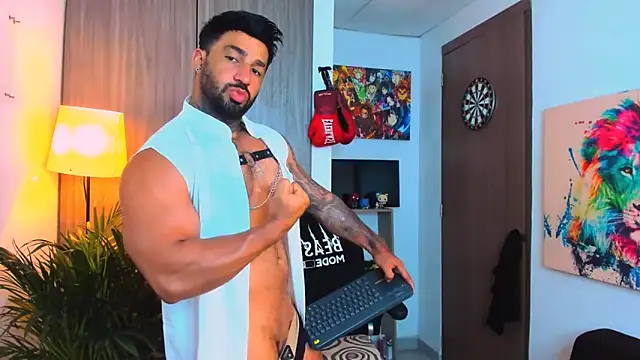Snapshot of naugthy_dominant chatting on 10.13.25 naugthy dominant online show from 10.13.25