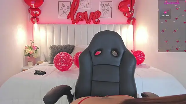 Snapshot of ivy_collins chatting on 02.15.25 ivy collins online show from 02.15.25