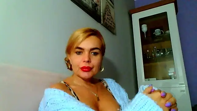 Snapshot of DESIREjenny chatting on 12.02.24 DESIREjenny online show from 12.02.24