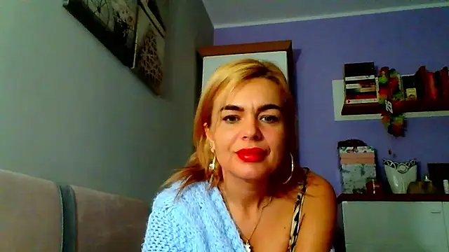 Snapshot of DESIREjenny chatting on 12.08.24 DESIREjenny online show from 12.08.24