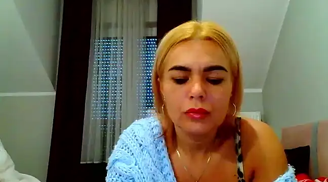 Snapshot of DESIREjenny chatting on 12.12.24 DESIREjenny online show from 12.12.24