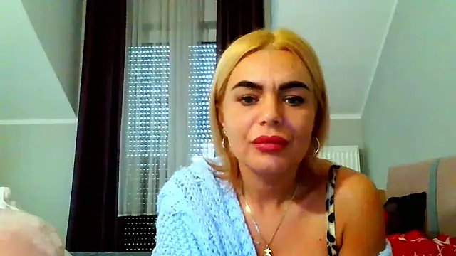 Snapshot of DESIREjenny chatting on 12.12.24 DESIREjenny online show from 12.12.24