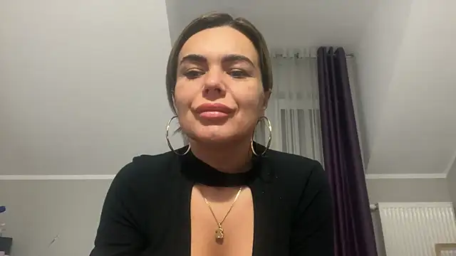 Snapshot of DESIREjenny chatting on 02.18.25 DESIREjenny online show from 02.18.25