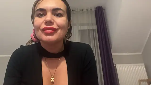 Snapshot of DESIREjenny chatting on 03.20.25 DESIREjenny online show from 03.20.25