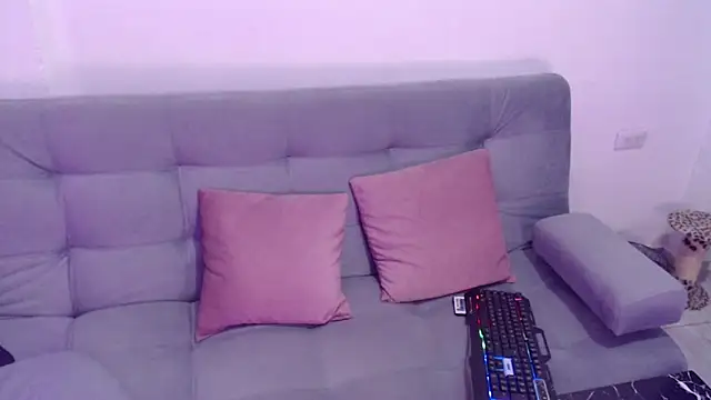 Snapshot of Ari-Hall chatting on 12.12.24 Ari-Hall online show from 12.12.24