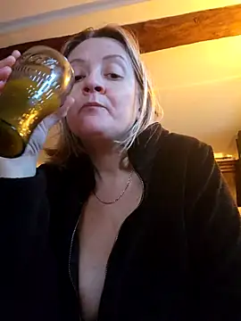 Snapshot of lady_charlyne chatting on 01.08.25 lady charlyne online show from 01.08.25