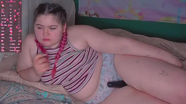 Snapshot of Freakcute_ chatting on 03.17.25 Freakcute online show from 03.17.25