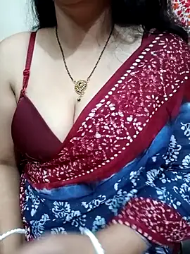 Snapshot of Priya_Boudi chatting on 10.31.25 Priya Boudi online show from 10.31.25