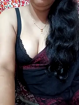 Snapshot of Priya_Boudi chatting on 12.14.25 Priya Boudi online show from 12.14.25