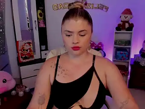 Snapshot of chloejones__ chatting on 12.10.24 chloejones online show from 12.10.24