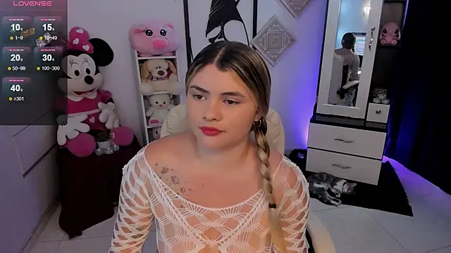 Snapshot of chloejones__ chatting on 02.06.25 chloejones online show from 02.06.25