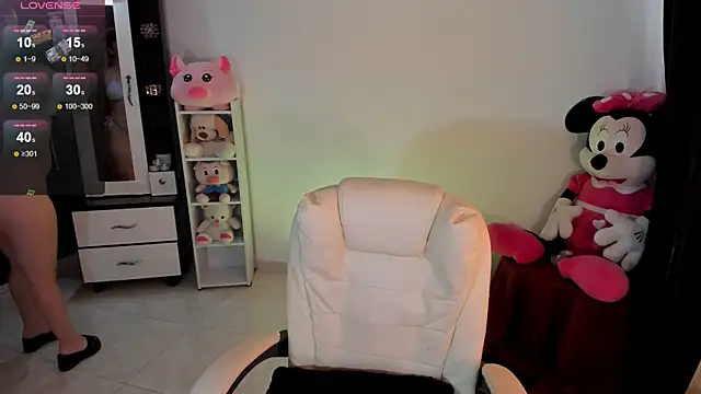 Snapshot of chloejones__ chatting on 02.12.25 chloejones online show from 02.12.25
