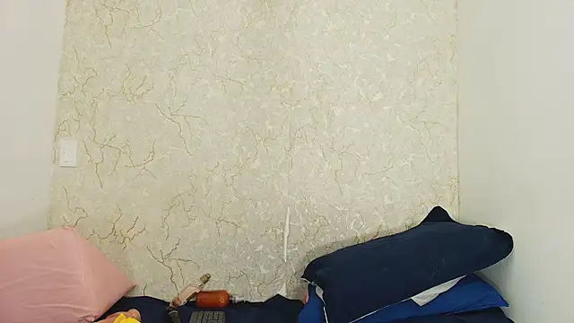 Snapshot of sofi_balvin chatting on 09.27.25 sofi balvin online show from 09.27.25