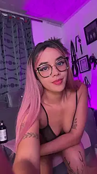 Snapshot of Salome_Villa chatting on 10.21.25 Salome Villa online show from 10.21.25