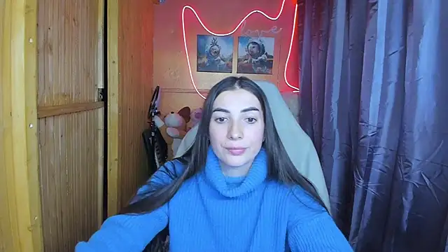 Fiery Brunette  online show from 02.04.25