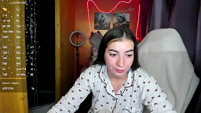 Fiery Brunette  online show from 10.02.25