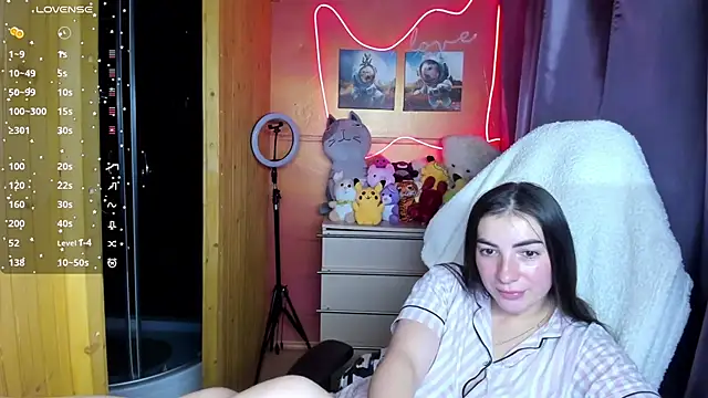 Fiery Brunette  online show from 10.15.25