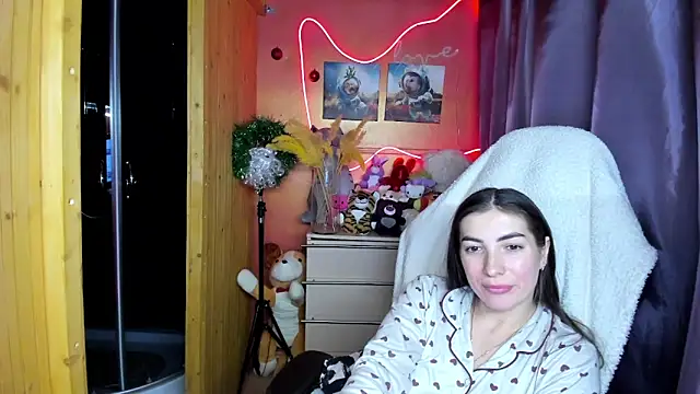 Fiery Brunette  online show from 01.10.26