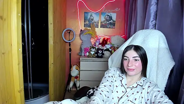 Fiery Brunette  online show from 01.18.26