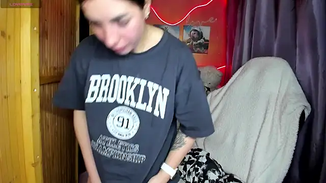 Fiery Brunette  online show from 04.03.26