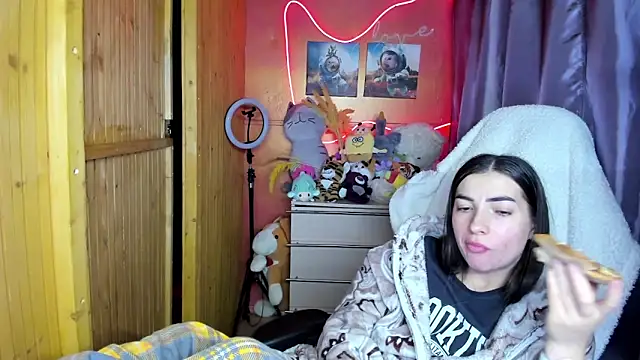 Fiery Brunette  online show from 04.17.26