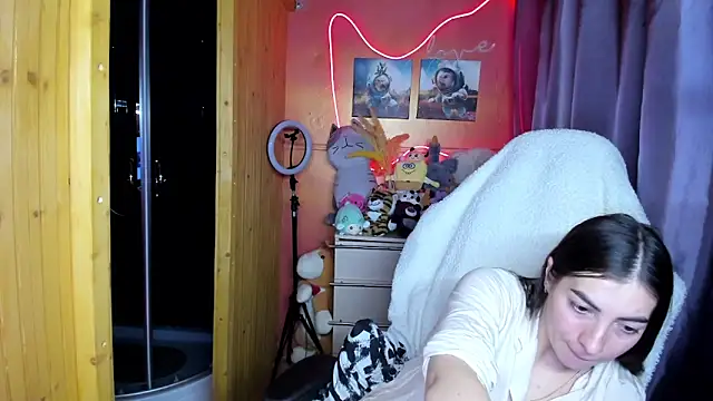 Fiery Brunette  online show from 04.24.26