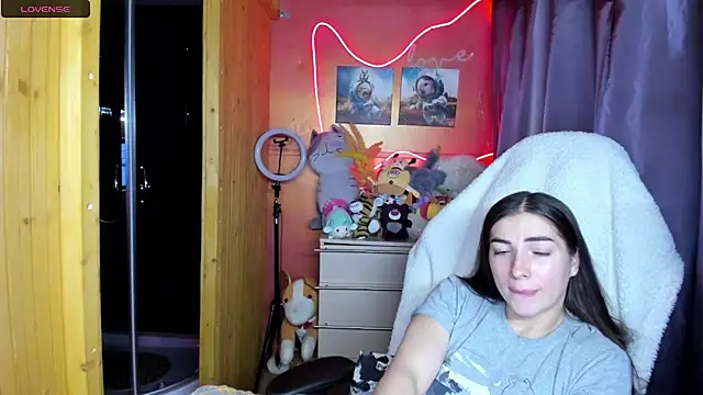 Fiery Brunette  online show from 05.27.26