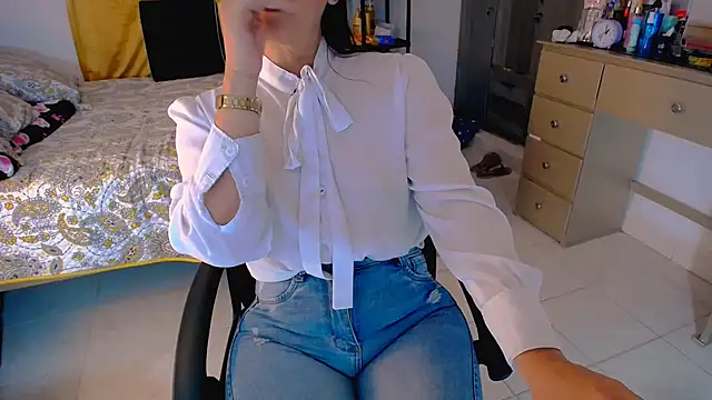 BitterMomXxx online show from 04.15.26