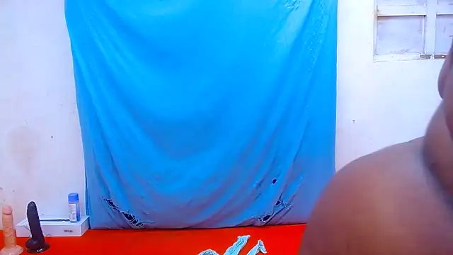 Snapshot of JUICYASSxxx chatting on 12.06.24 JUICYASSxxx online show from 12.06.24