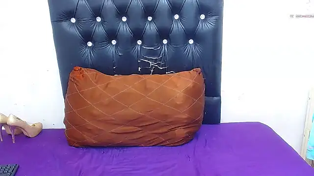 Snapshot of JUICYASSxxx chatting on 03.12.25 JUICYASSxxx online show from 03.12.25