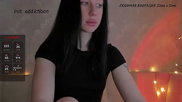 Snapshot of elena_addiction chatting on 12.20.24 elena addiction online show from 12.20.24