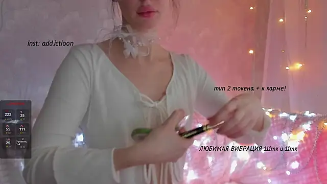 Snapshot of elena_addiction chatting on 12.30.24 elena addiction online show from 12.30.24