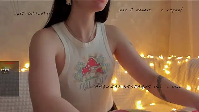 Snapshot of elena_addiction chatting on 01.10.25 elena addiction online show from 01.10.25