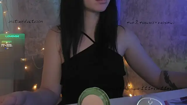 Snapshot of elena_addiction chatting on 02.02.25 elena addiction online show from 02.02.25