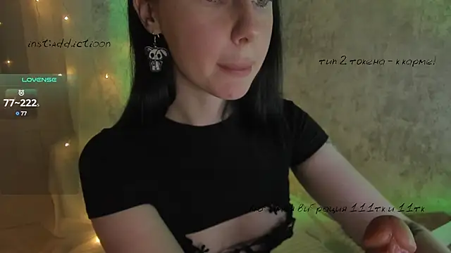 Snapshot of elena_addiction chatting on 02.10.25 elena addiction online show from 02.10.25