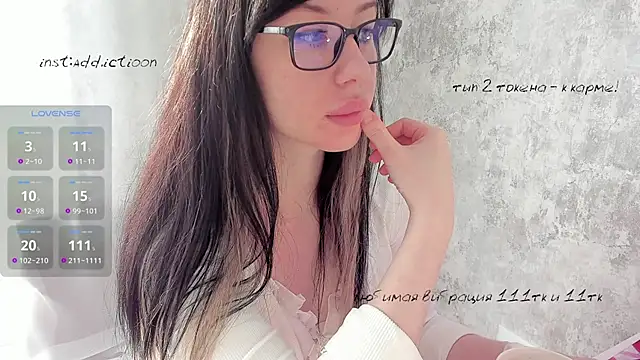 Snapshot of elena_addiction chatting on 03.15.25 elena addiction online show from 03.15.25