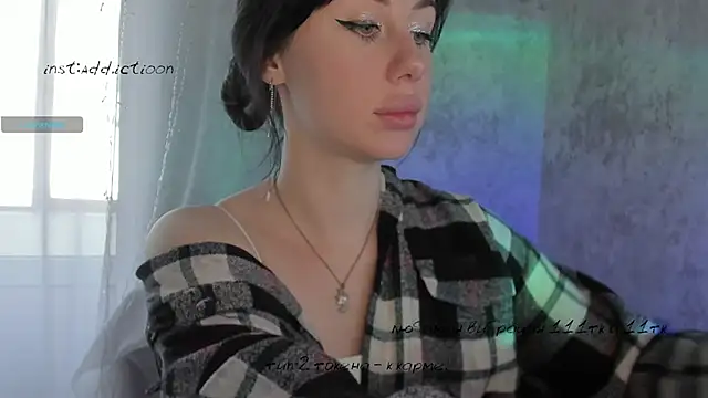 Snapshot of elena_addiction chatting on 03.17.25 elena addiction online show from 03.17.25