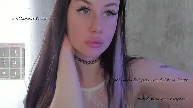 Snapshot of elena_addiction chatting on 03.22.25 elena addiction online show from 03.22.25
