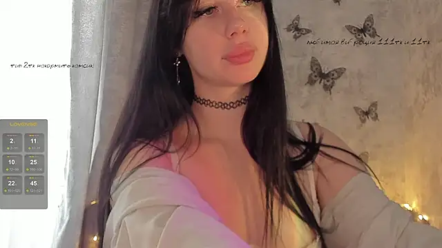 Snapshot of elena_addiction chatting on 09.18.25 elena addiction online show from 09.18.25