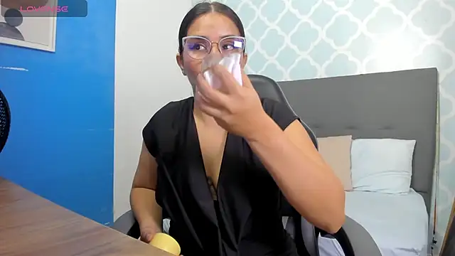 Snapshot of ayla13_ chatting on 02.12.26 ayla13 online show from 02.12.26