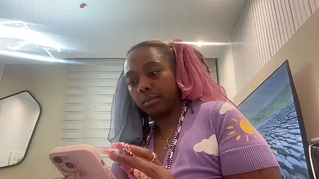 ChocolateCakeQueen online show from 02.04.25