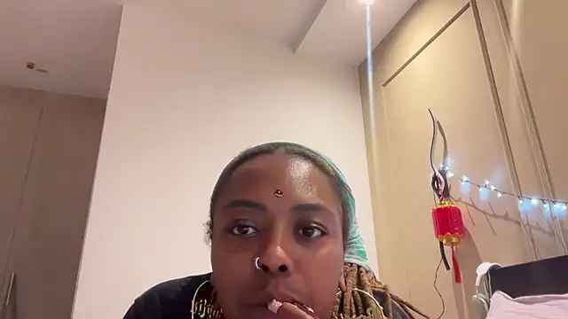 ChocolateCakeQueen online show from 02.09.25