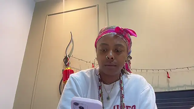 ChocolateCakeQueen online show from 03.02.25