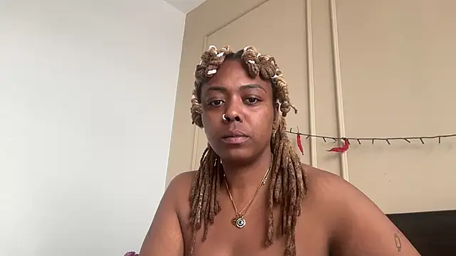 ChocolateCakeQueen online show from 03.04.25