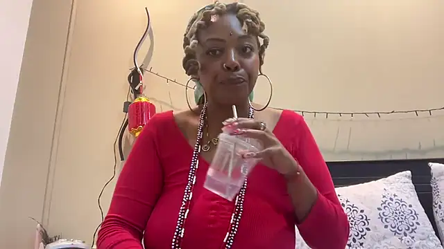 ChocolateCakeQueen online show from 03.07.25