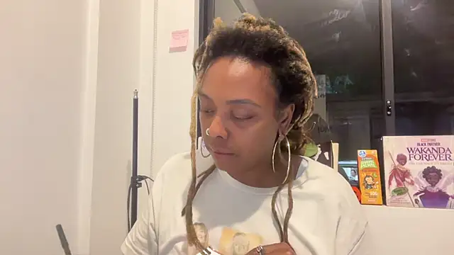 ChocolateCakeQueen online show from 09.26.25