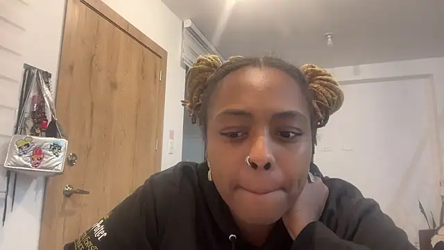 ChocolateCakeQueen online show from 10.30.25